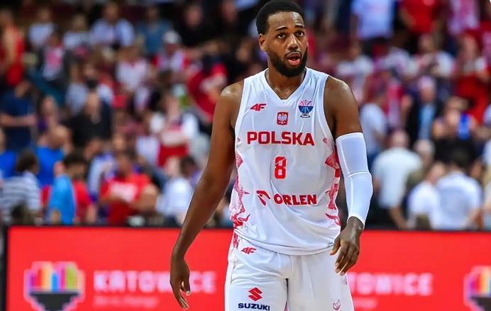 星空体育-曝上海男篮接触超级外援!欧锦赛场均轰28.3分,卢伟能否如愿以偿