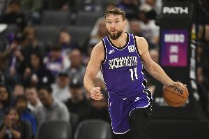 进攻咋回事?小萨博尼斯12投仅3中&三分4中0拿到8分12板8助