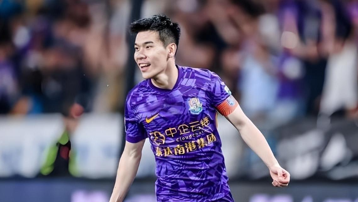 星空体育官方入口-陈哲宣要想在津门虎站稳脚跟，未来还需靠这位强援点拨，值得期待