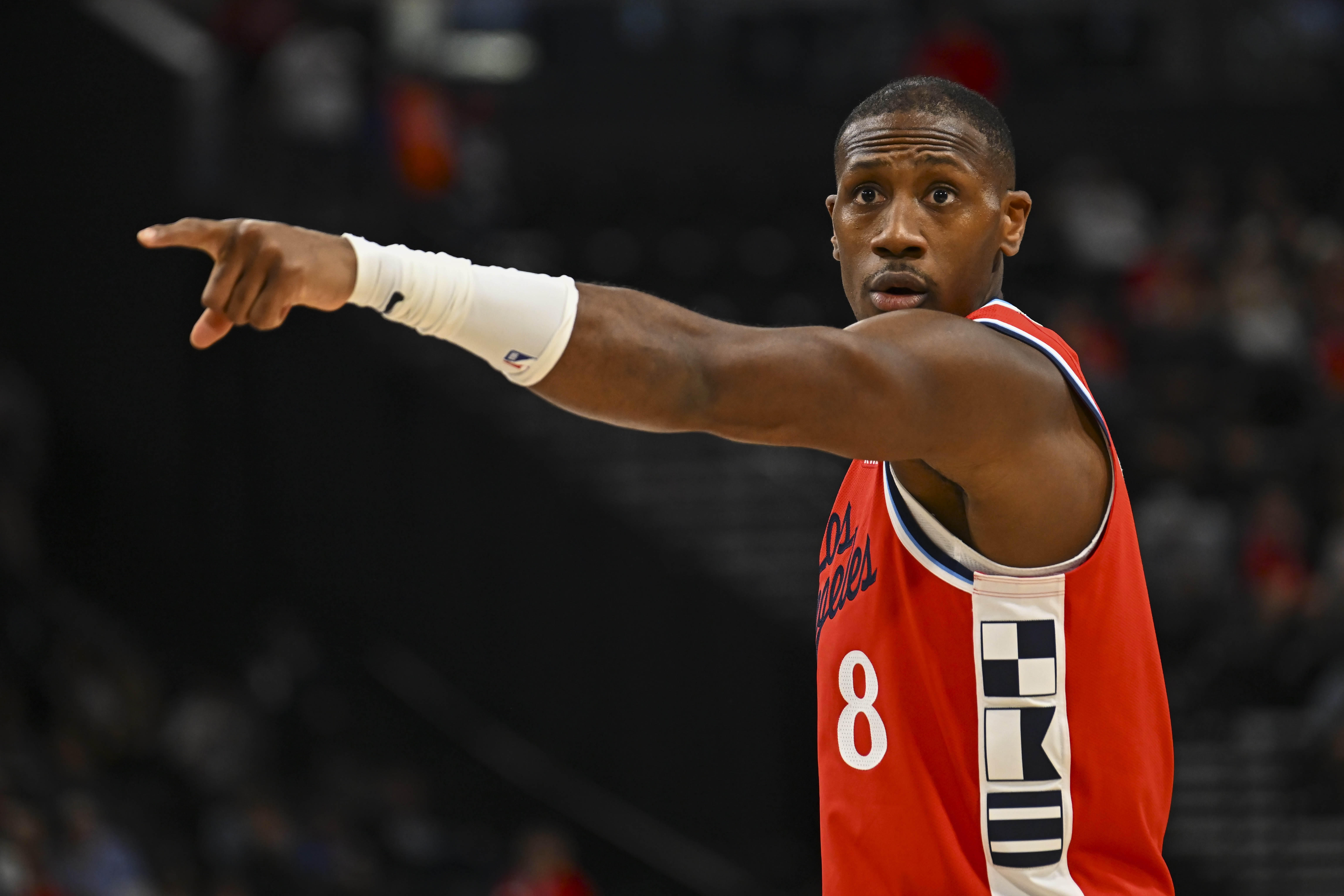 星空体育-伦纳德：邓恩只要上场就去对位对方最强的球员 让他们打得难受